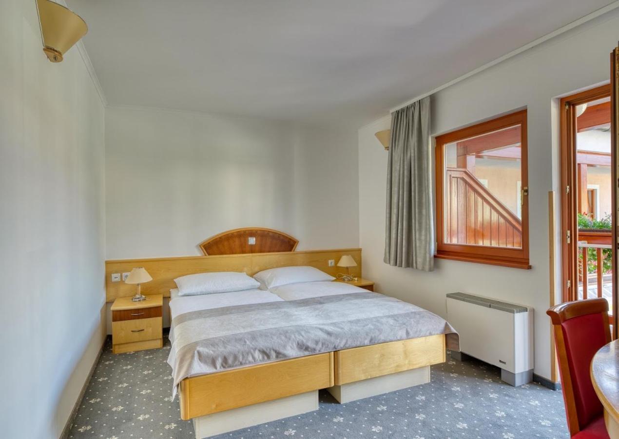 Zreče Garni Hotel Zvon מראה חיצוני תמונה
