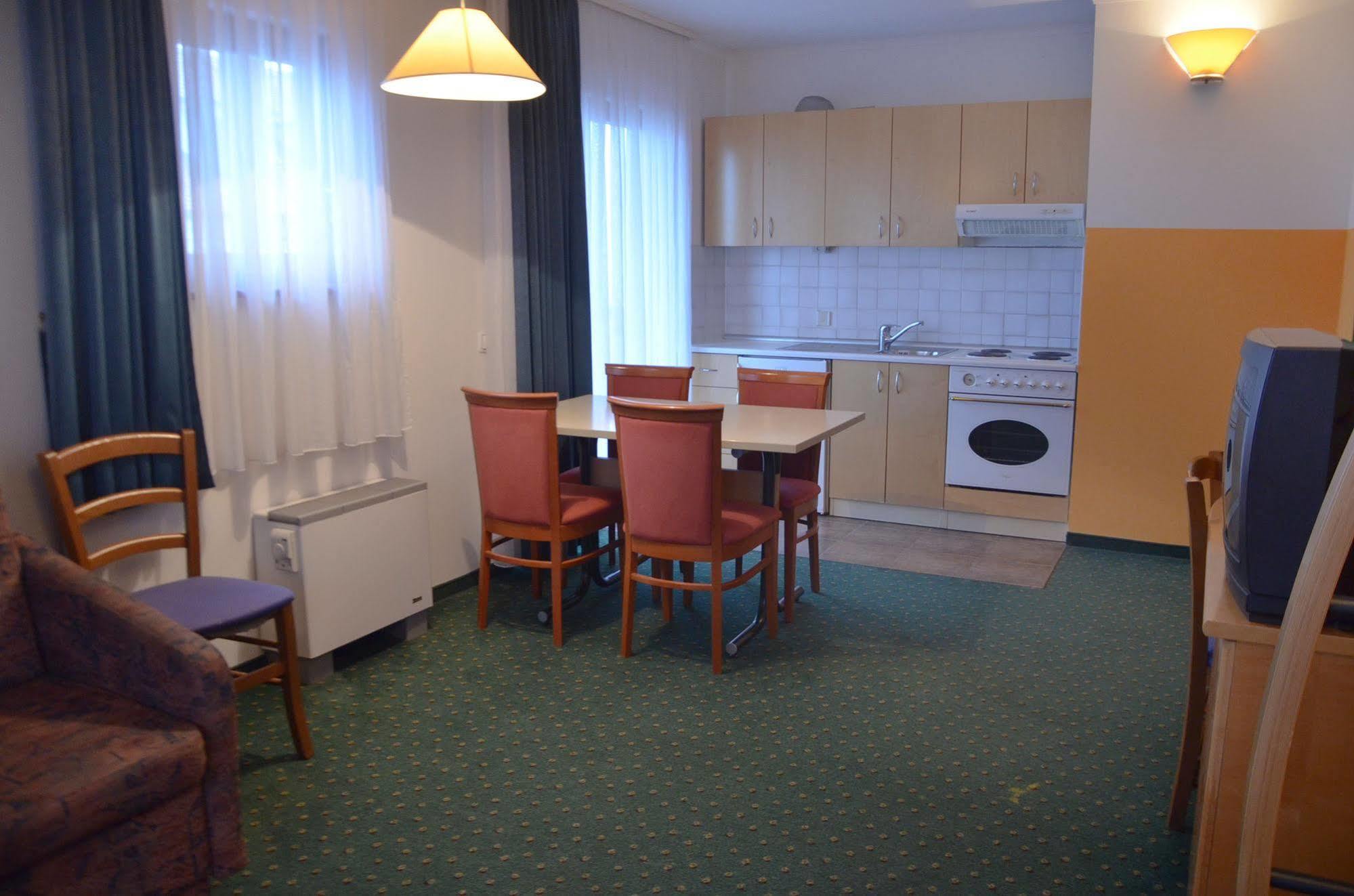 Zreče Garni Hotel Zvon מראה חיצוני תמונה