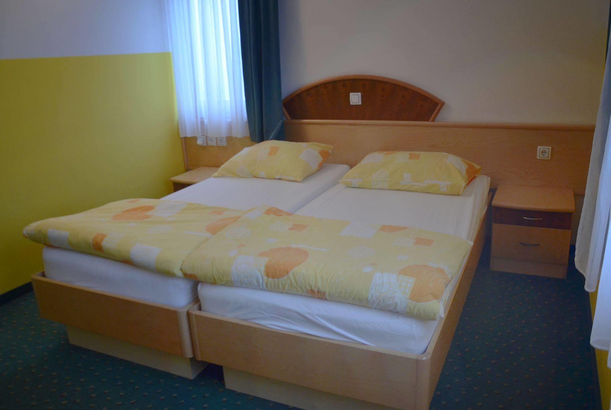 Zreče Garni Hotel Zvon מראה חיצוני תמונה