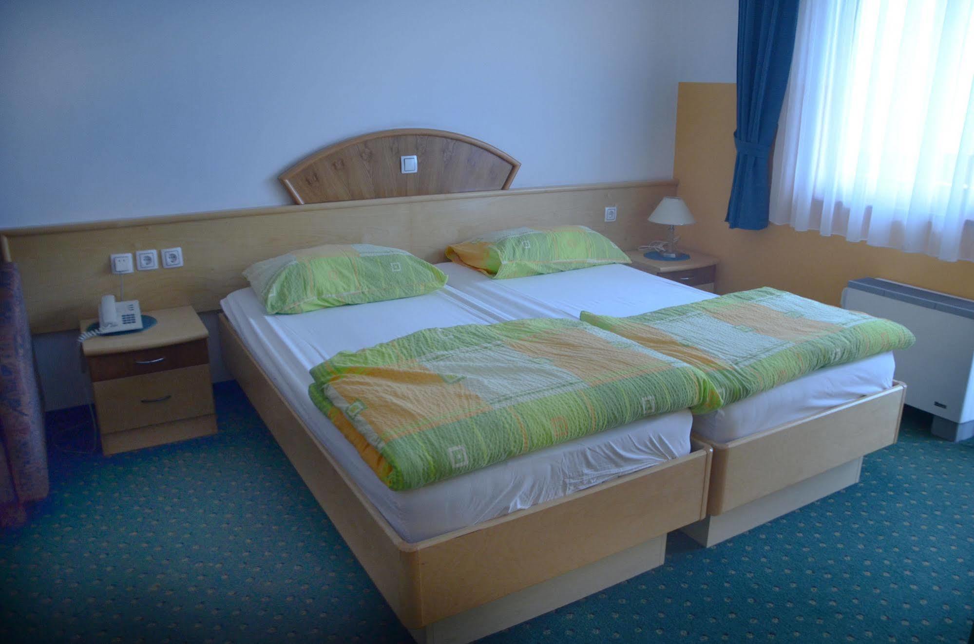Zreče Garni Hotel Zvon מראה חיצוני תמונה